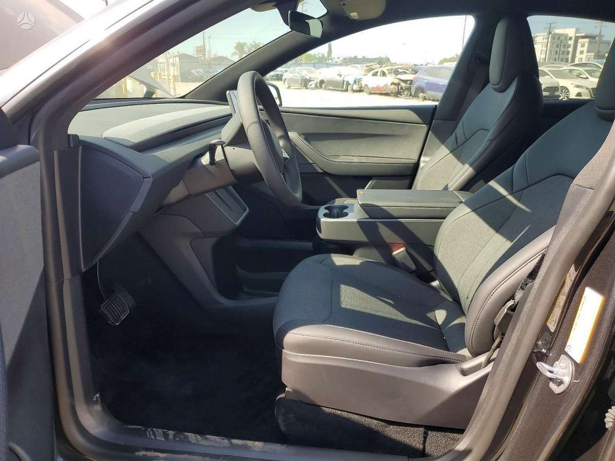 Tesla Model Y, 75 kWh, off-road / crossover