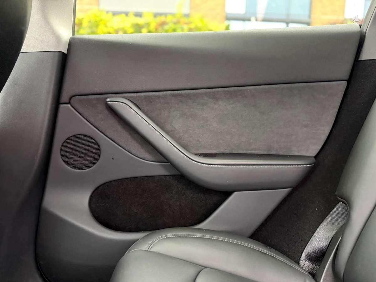 Tesla Model Y, hečbekas
