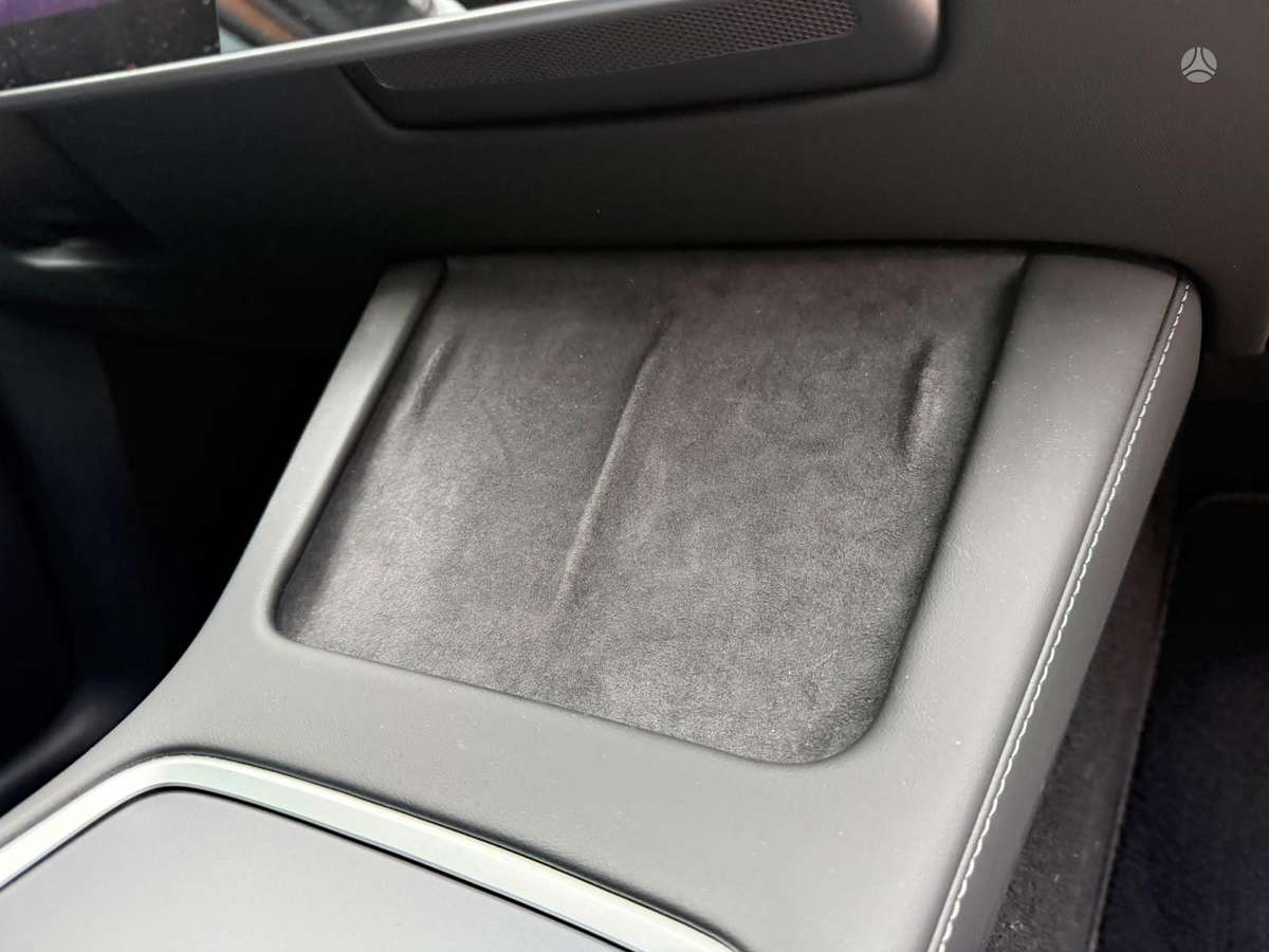 Tesla Model Y, hečbekas