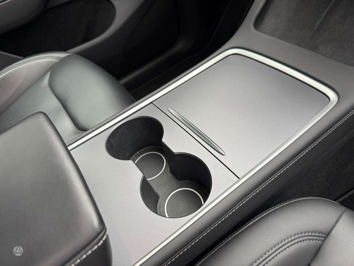 Tesla Model Y, Хэтчбек