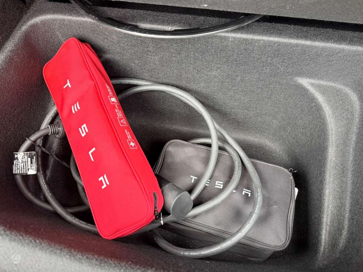 Tesla Model Y, hečbekas