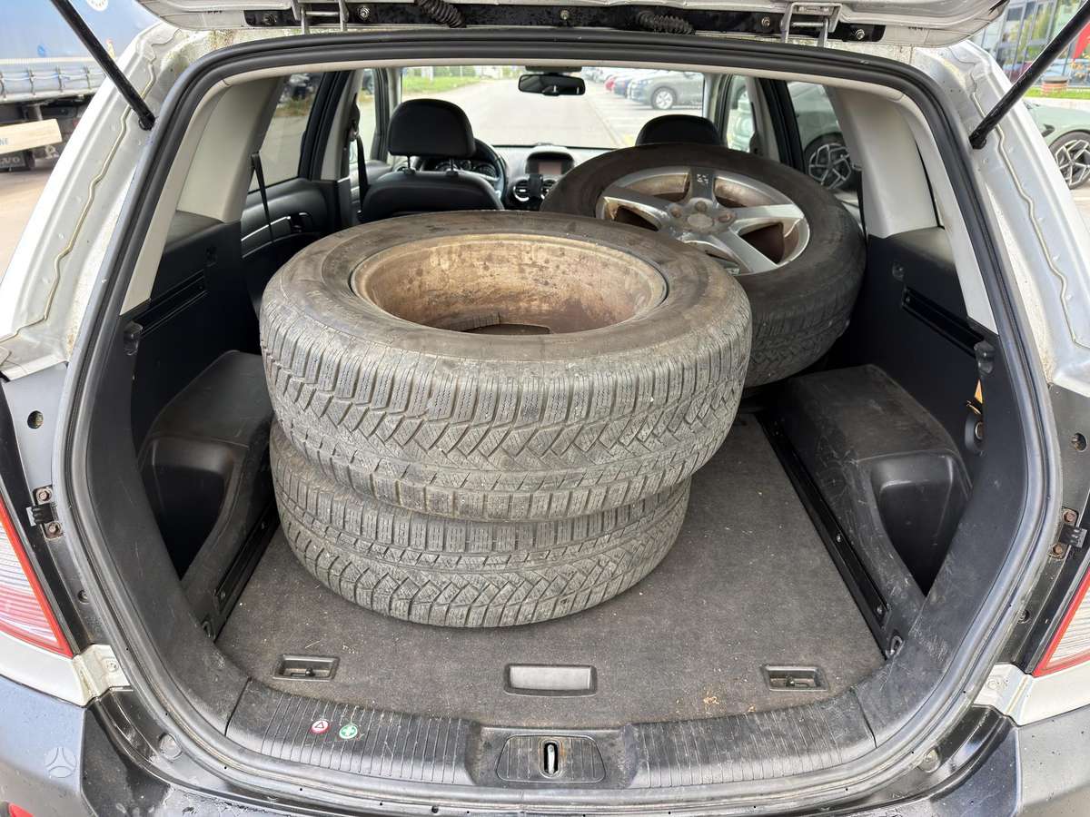 Opel Antara, 2.2 l., off-road / crossover