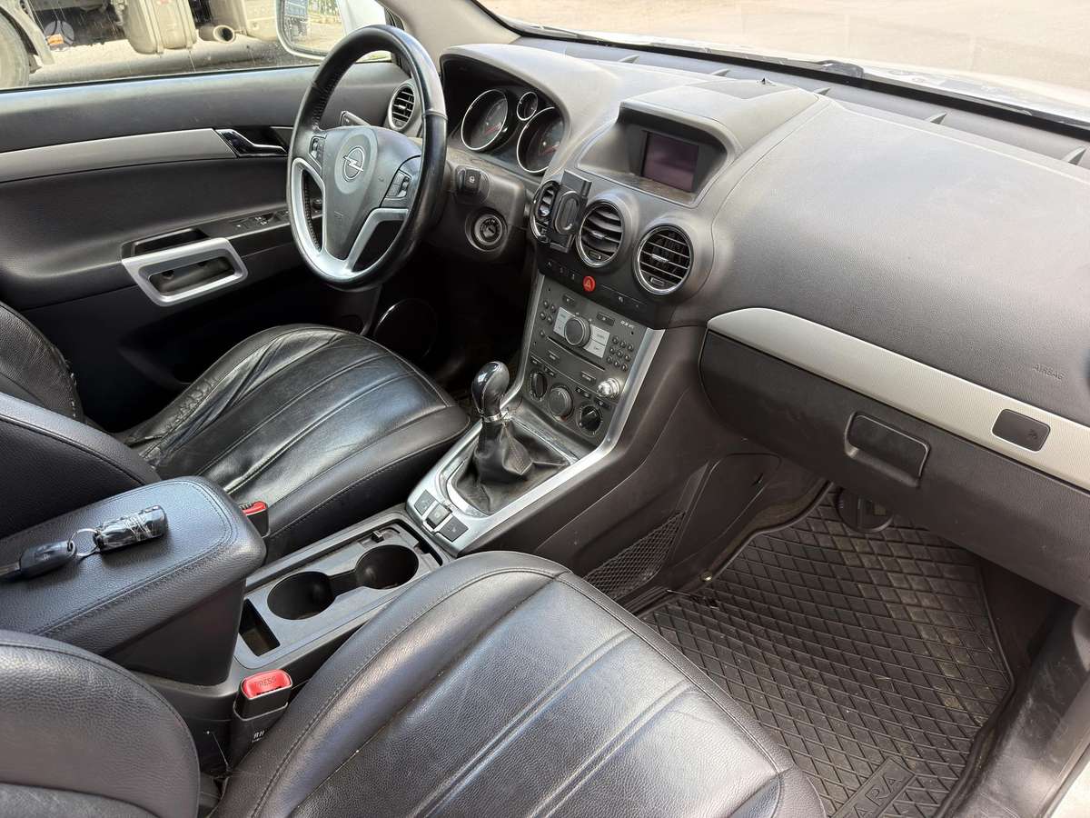 Opel Antara, 2.2 l., off-road / crossover