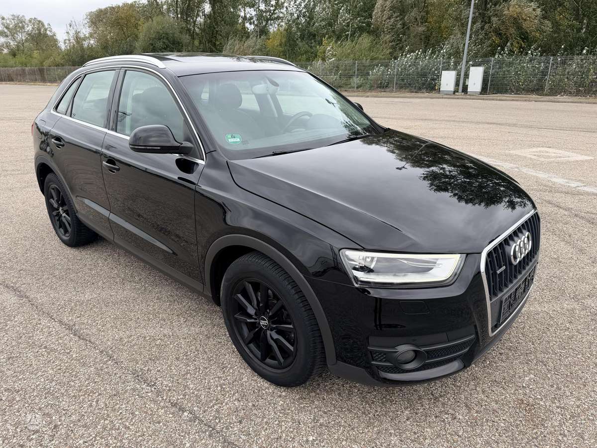 Audi Q3, 2.0 l., off-road / crossover