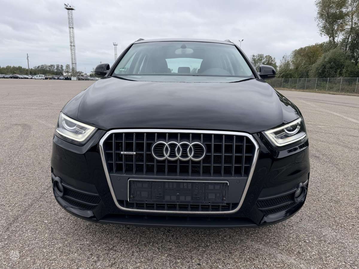 Audi Q3, 2.0 l., off-road / crossover