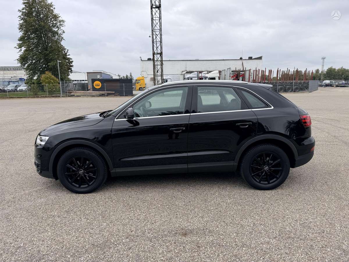Audi Q3, 2.0 l., off-road / crossover