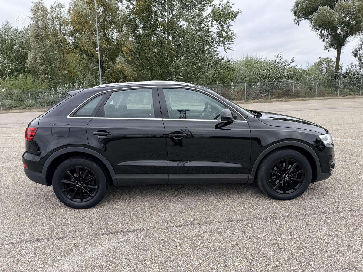 Audi Q3, 2.0 l., off-road / crossover