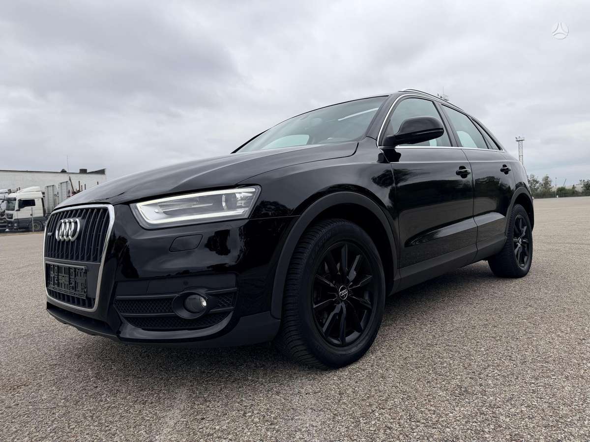 Audi Q3, 2.0 l., off-road / crossover