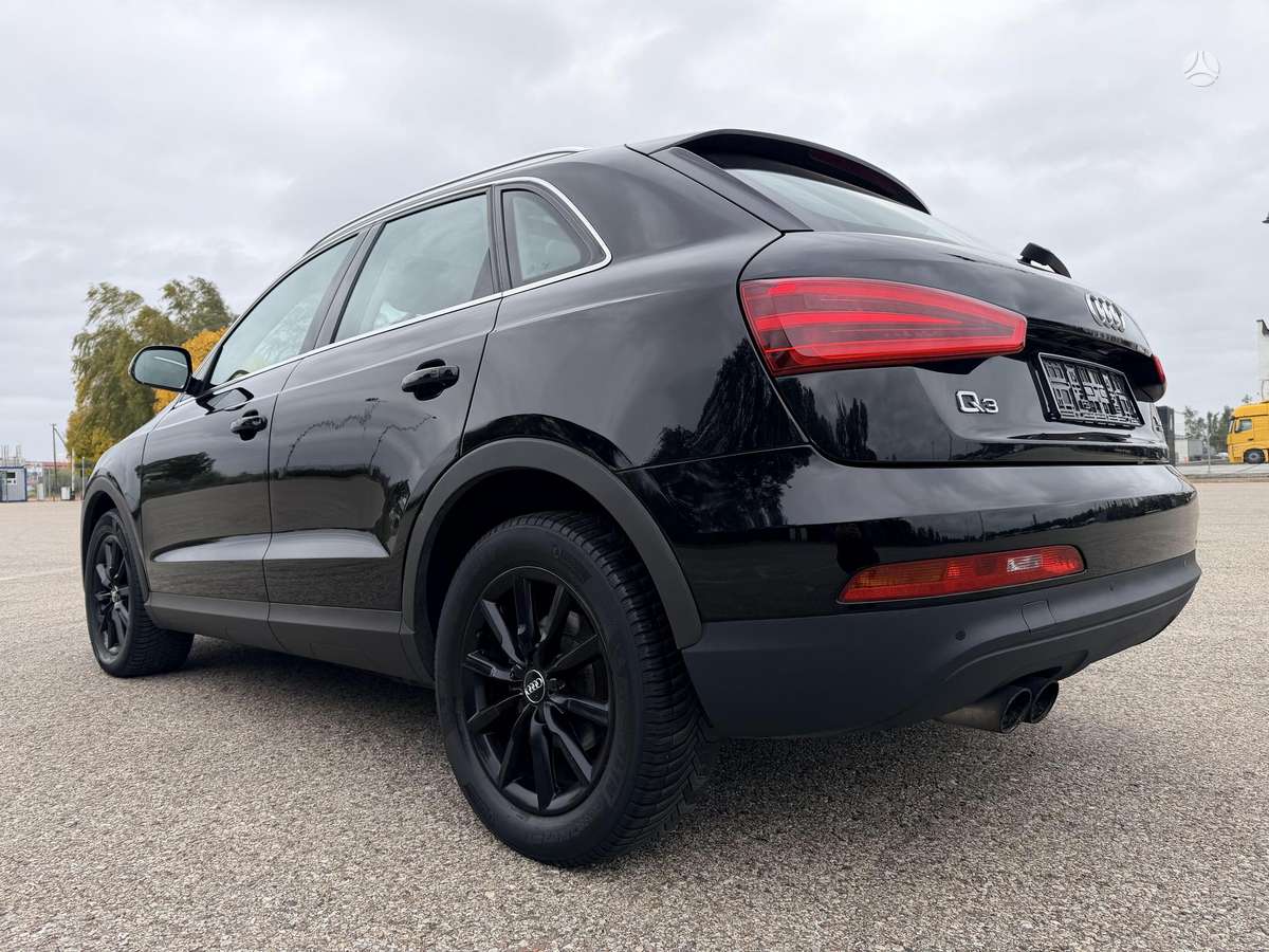 Audi Q3, 2.0 l., off-road / crossover