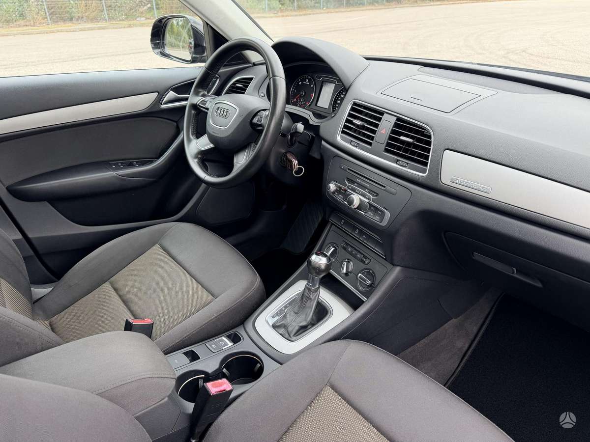 Audi Q3, 2.0 l., Внедорожник / Кроссовер