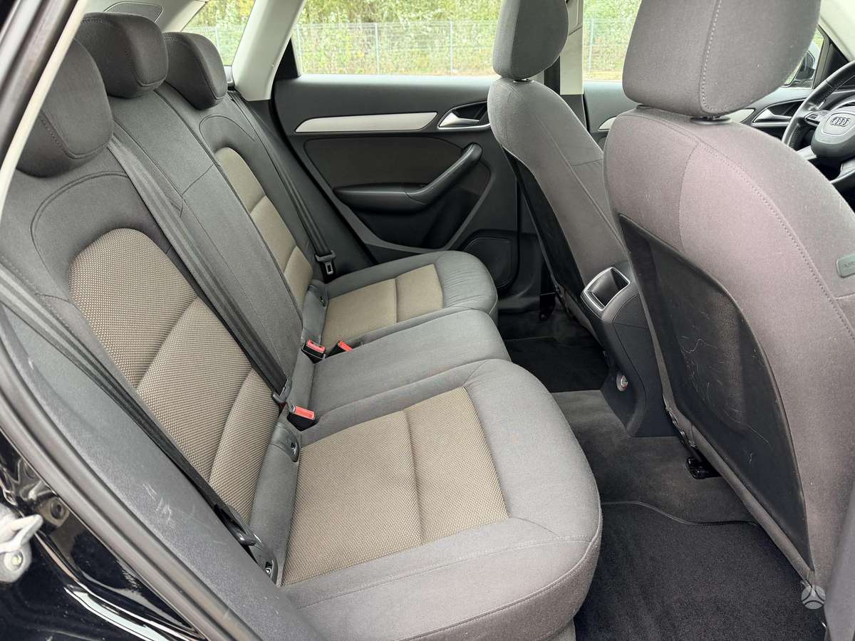 Audi Q3, 2.0 l., off-road / crossover