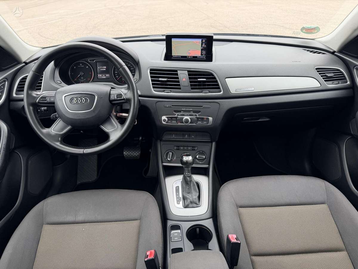 Audi Q3, 2.0 l., off-road / crossover