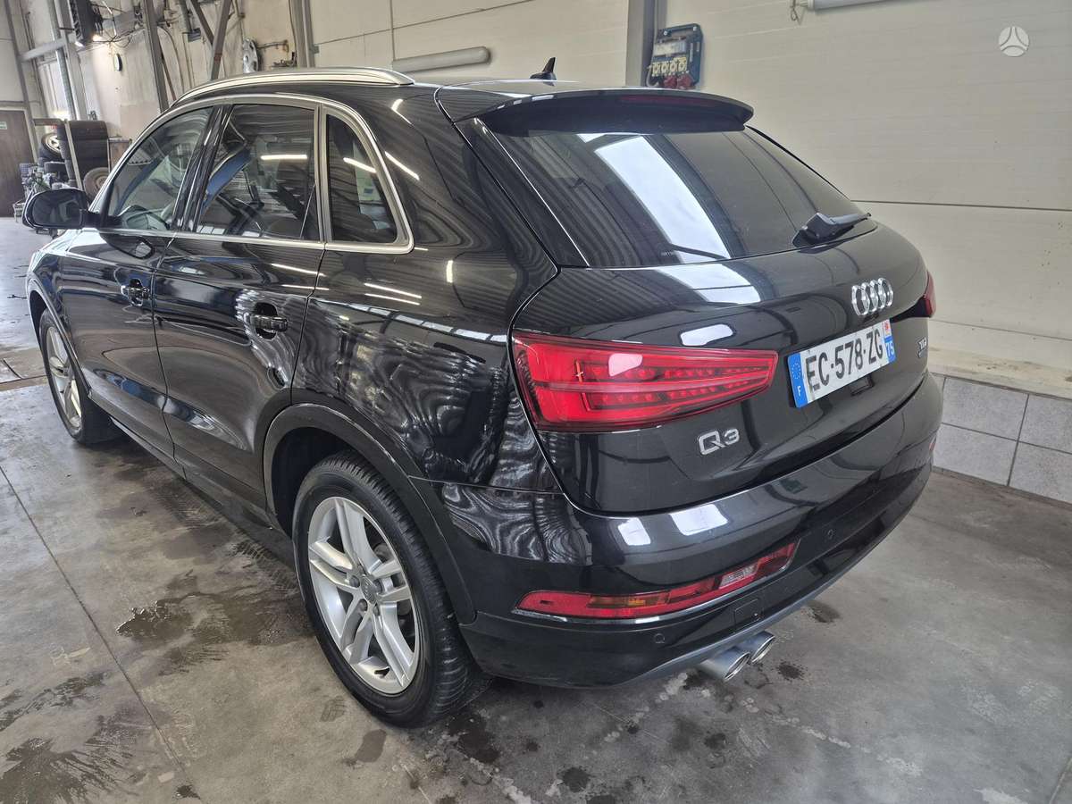 Audi Q3, 2.0 l., off-road / crossover