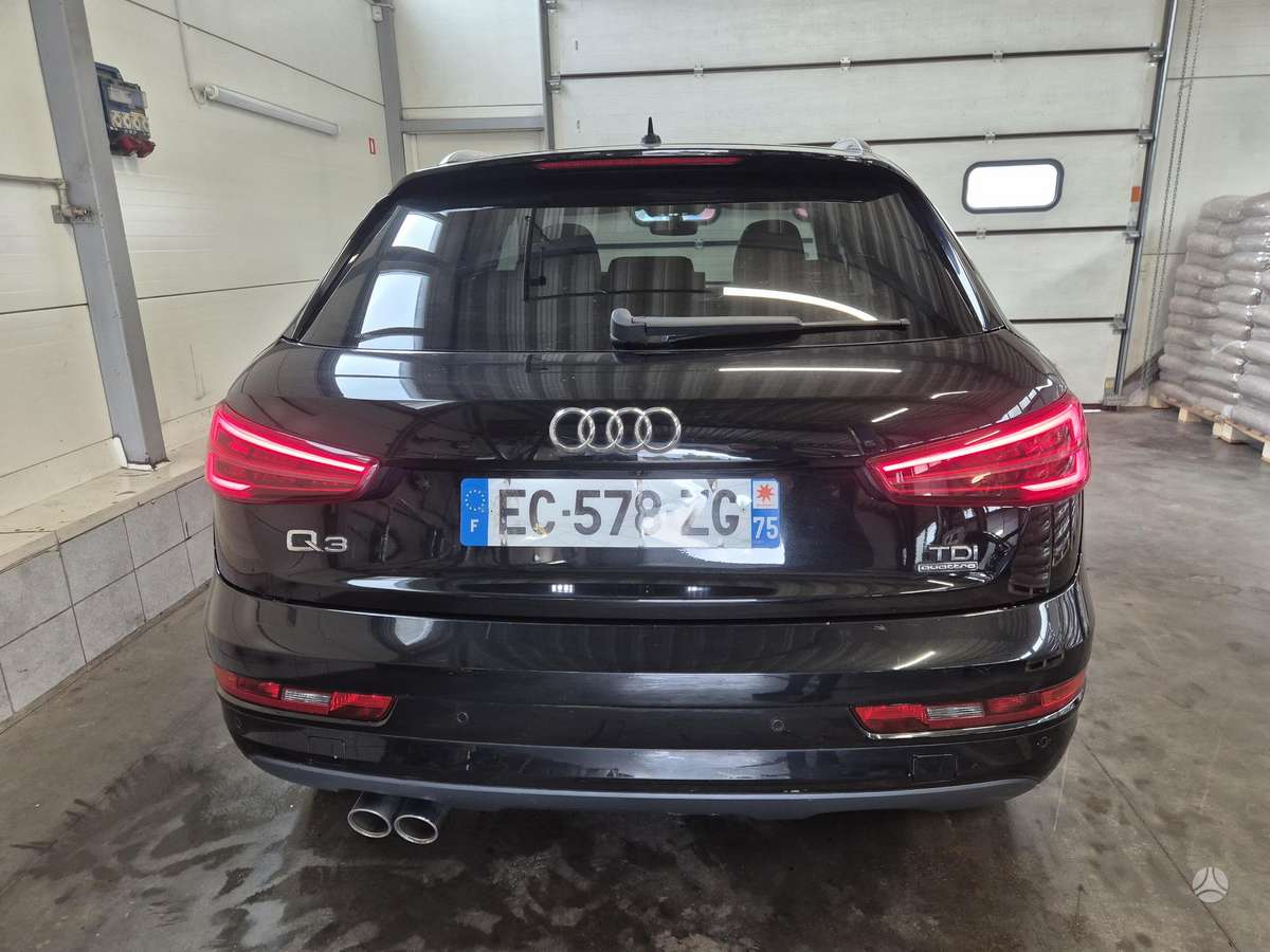 Audi Q3, 2.0 l., off-road / crossover