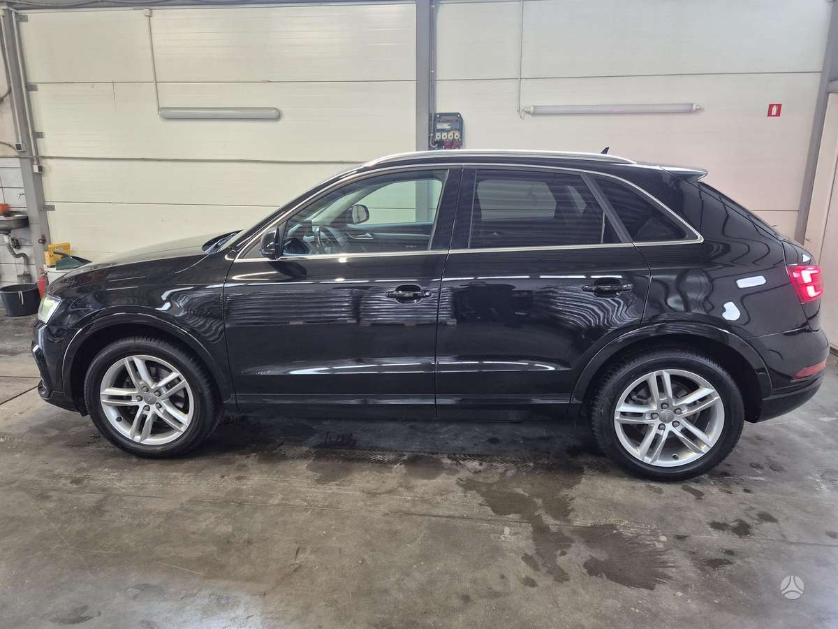 Audi Q3, 2.0 l., off-road / crossover