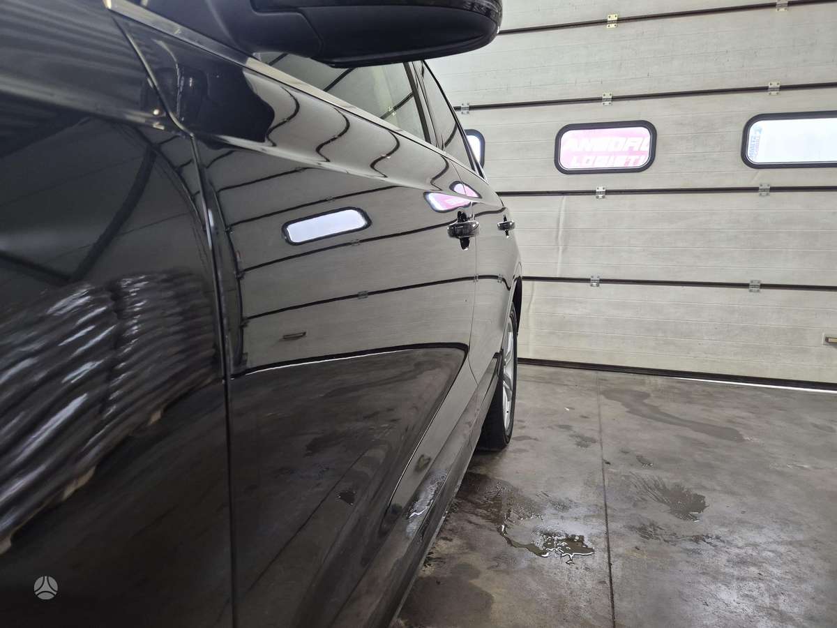 Audi Q3, 2.0 l., off-road / crossover