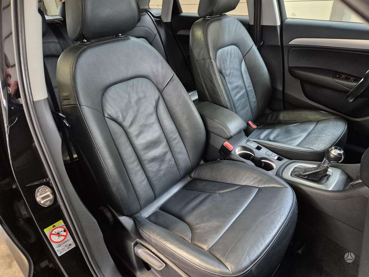 Audi Q3, 2.0 l., off-road / crossover