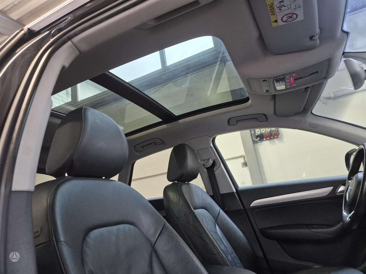 Audi Q3, 2.0 l., off-road / crossover