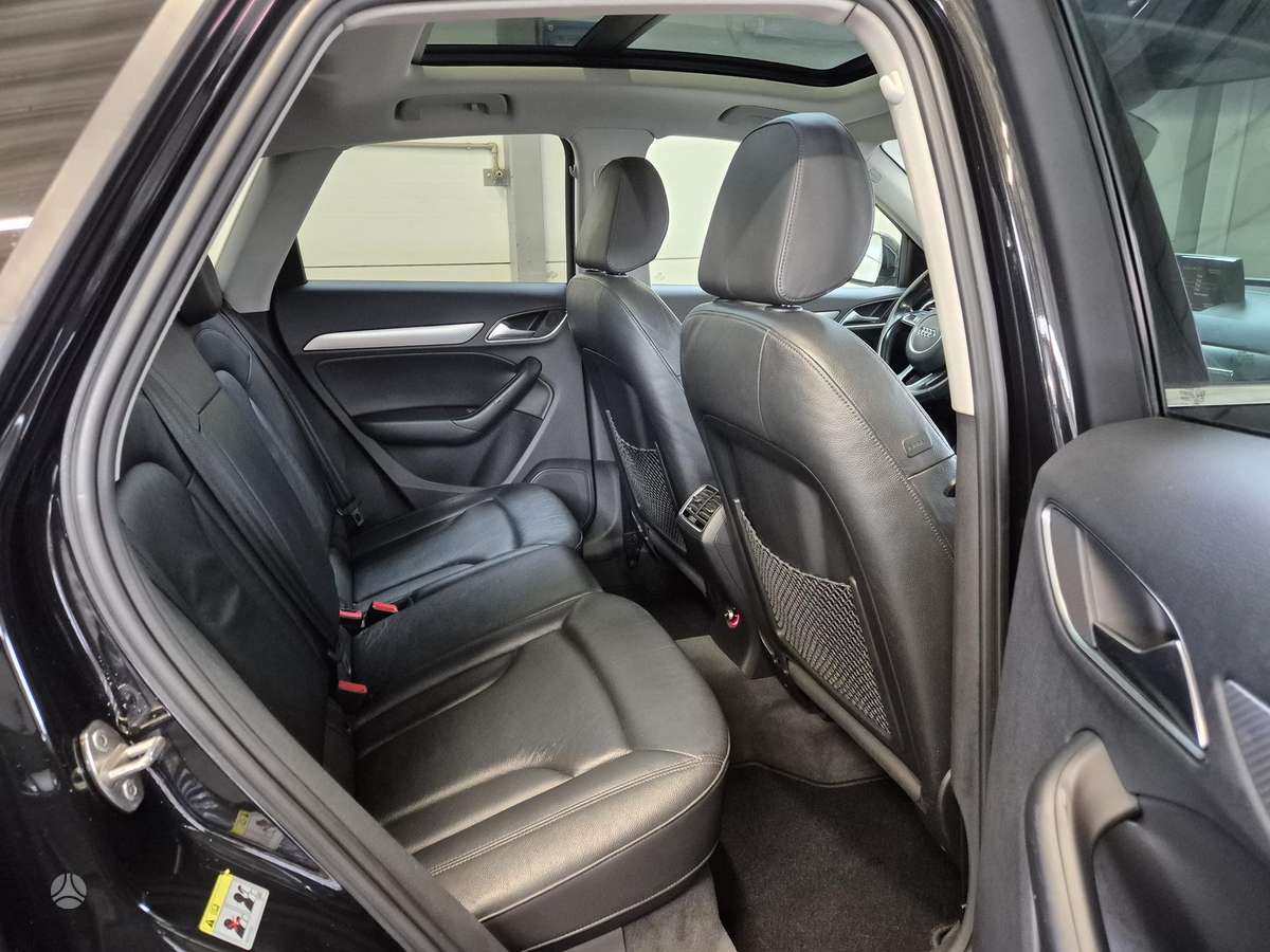 Audi Q3, 2.0 l., off-road / crossover