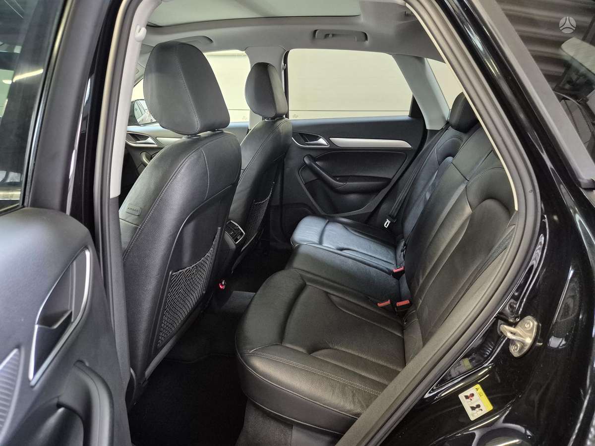 Audi Q3, 2.0 l., off-road / crossover