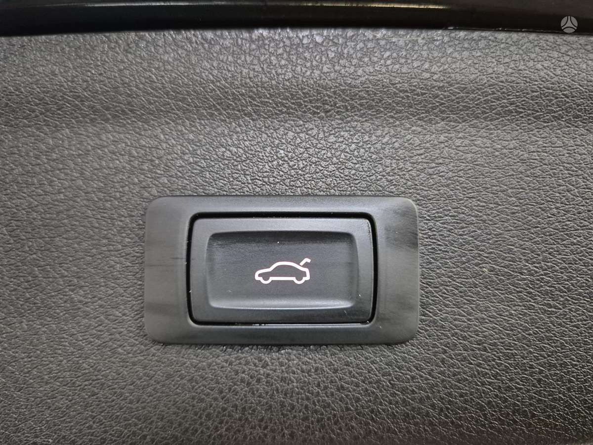 Audi Q3, 2.0 l., off-road / crossover