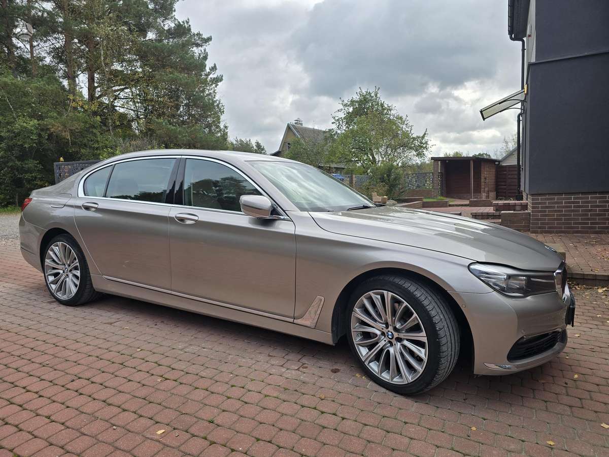 BMW 740, 3.0 l., Седан