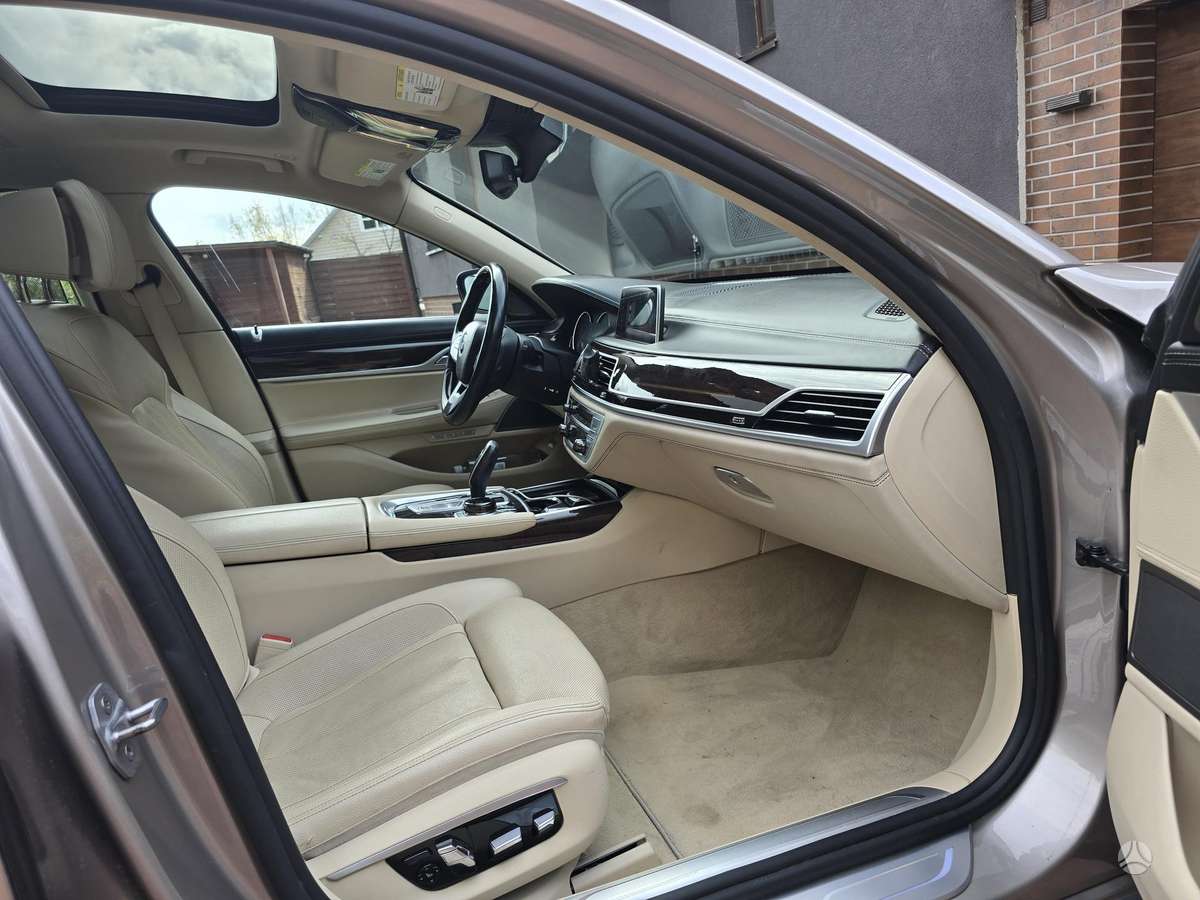 BMW 740, 3.0 l., Седан