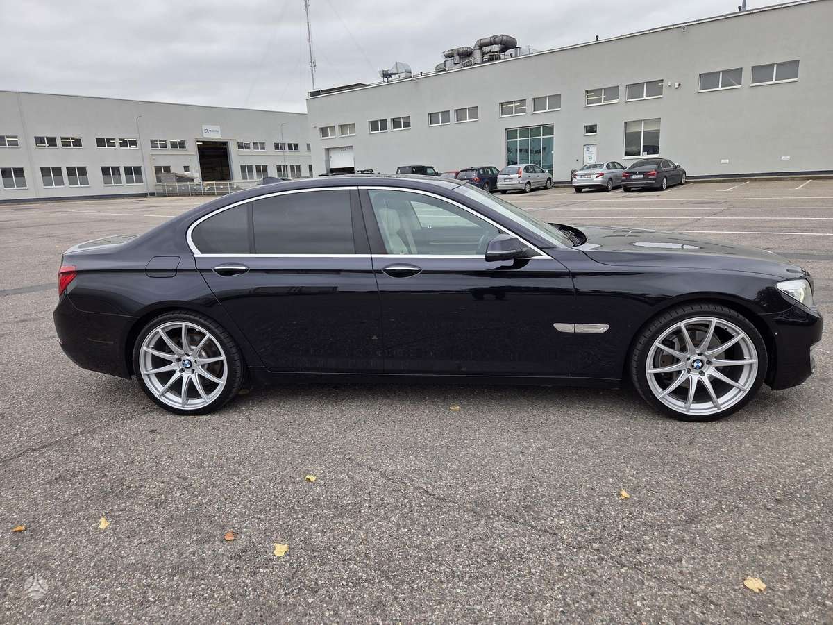 BMW 740, 3.0 l., Седан