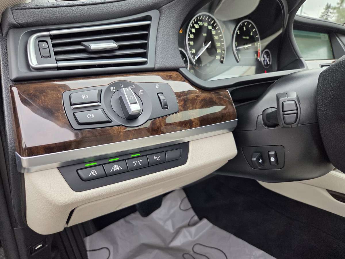 BMW 740, 3.0 l., Седан