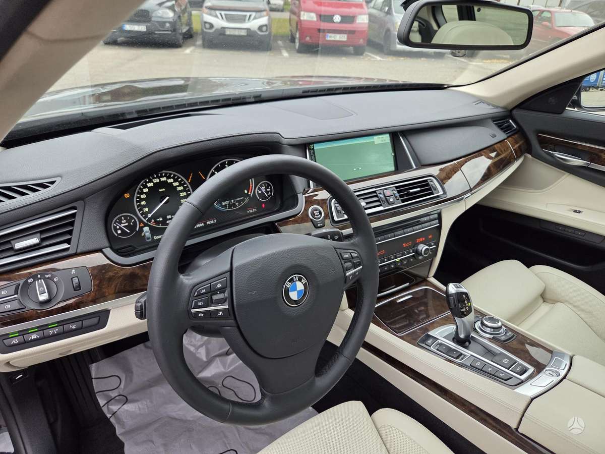 BMW 740, 3.0 l., Седан