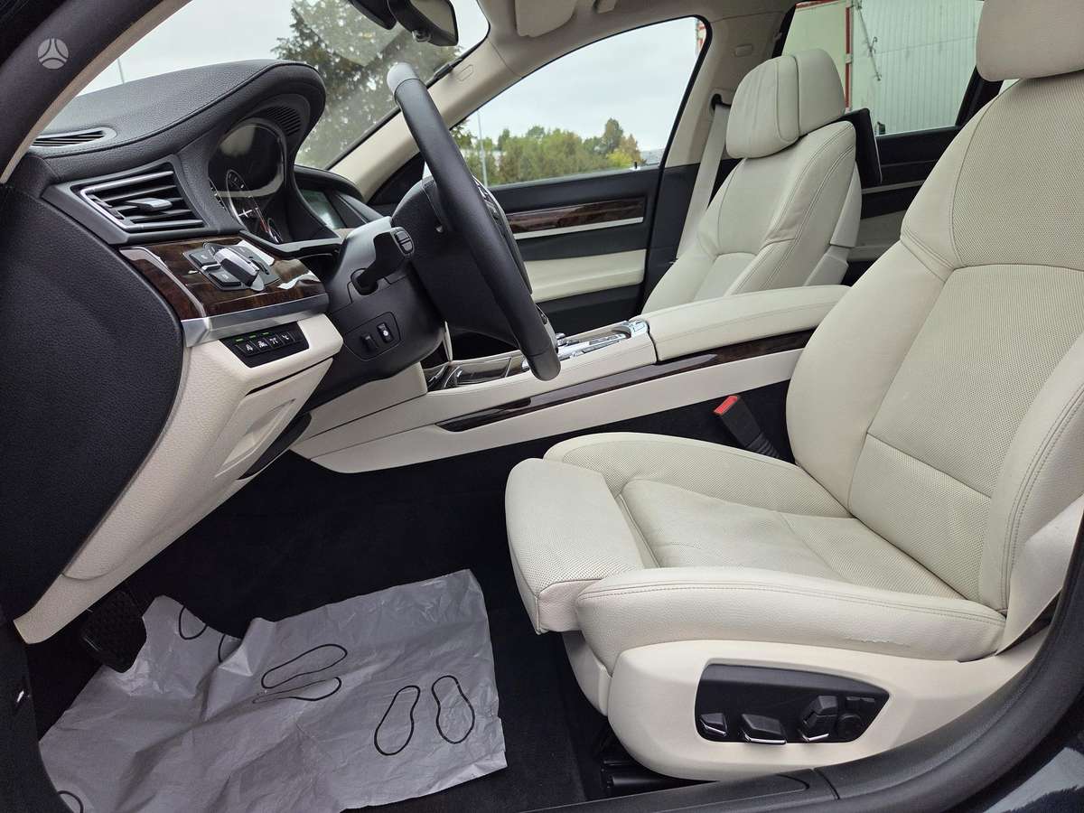 BMW 740, 3.0 l., Седан