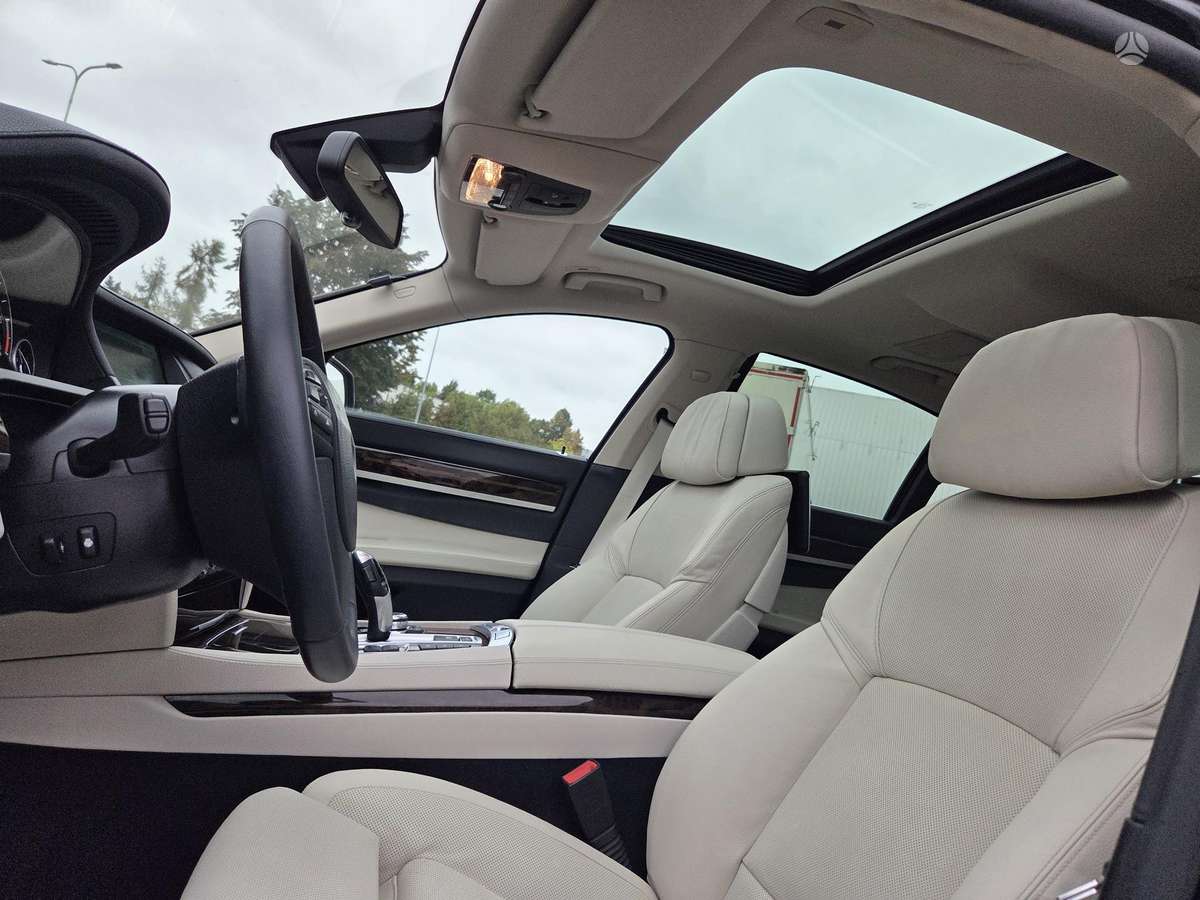 BMW 740, 3.0 l., Седан