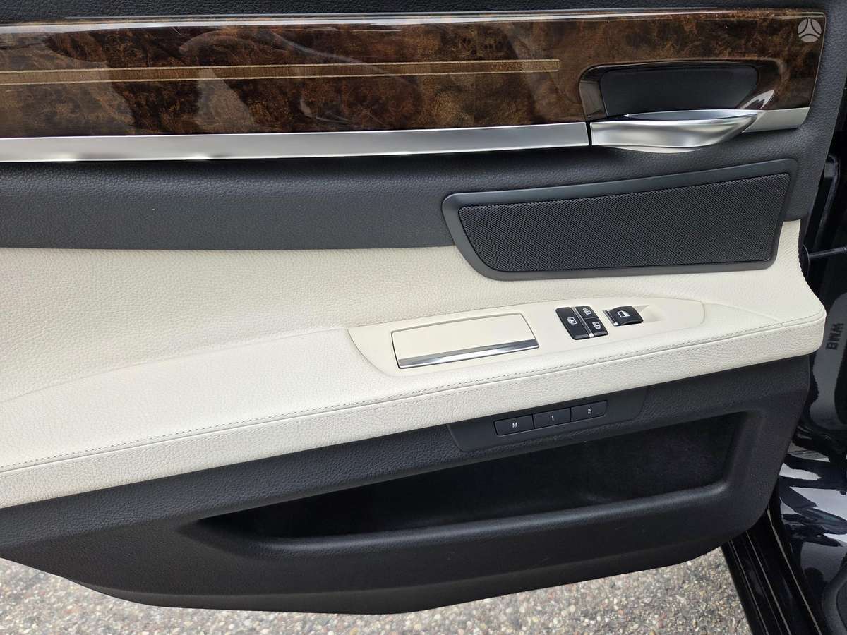 BMW 740, 3.0 l., Седан