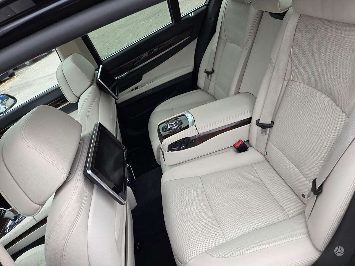 BMW 740, 3.0 l., Седан