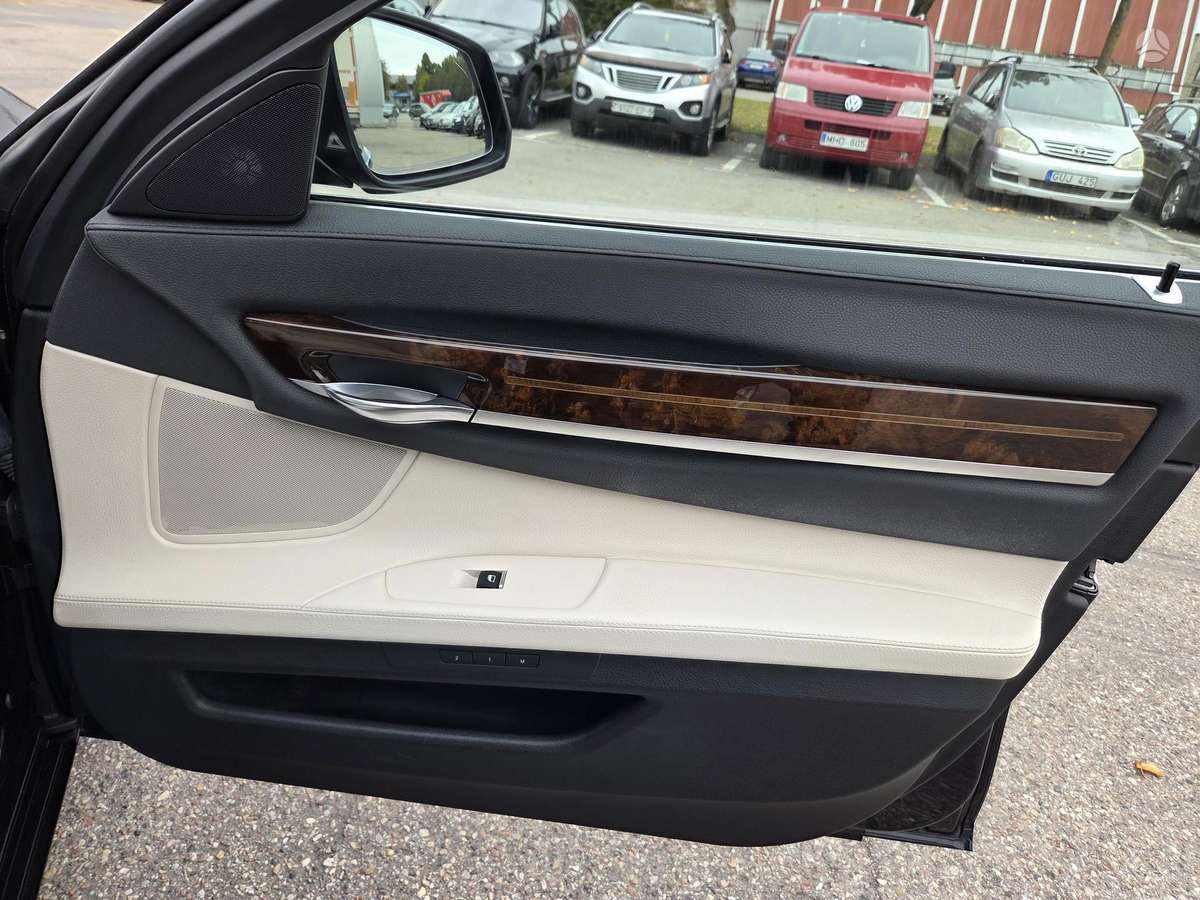BMW 740, 3.0 l., Седан
