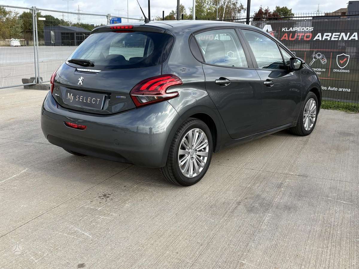 Peugeot 208, 1.2 l., hatchback