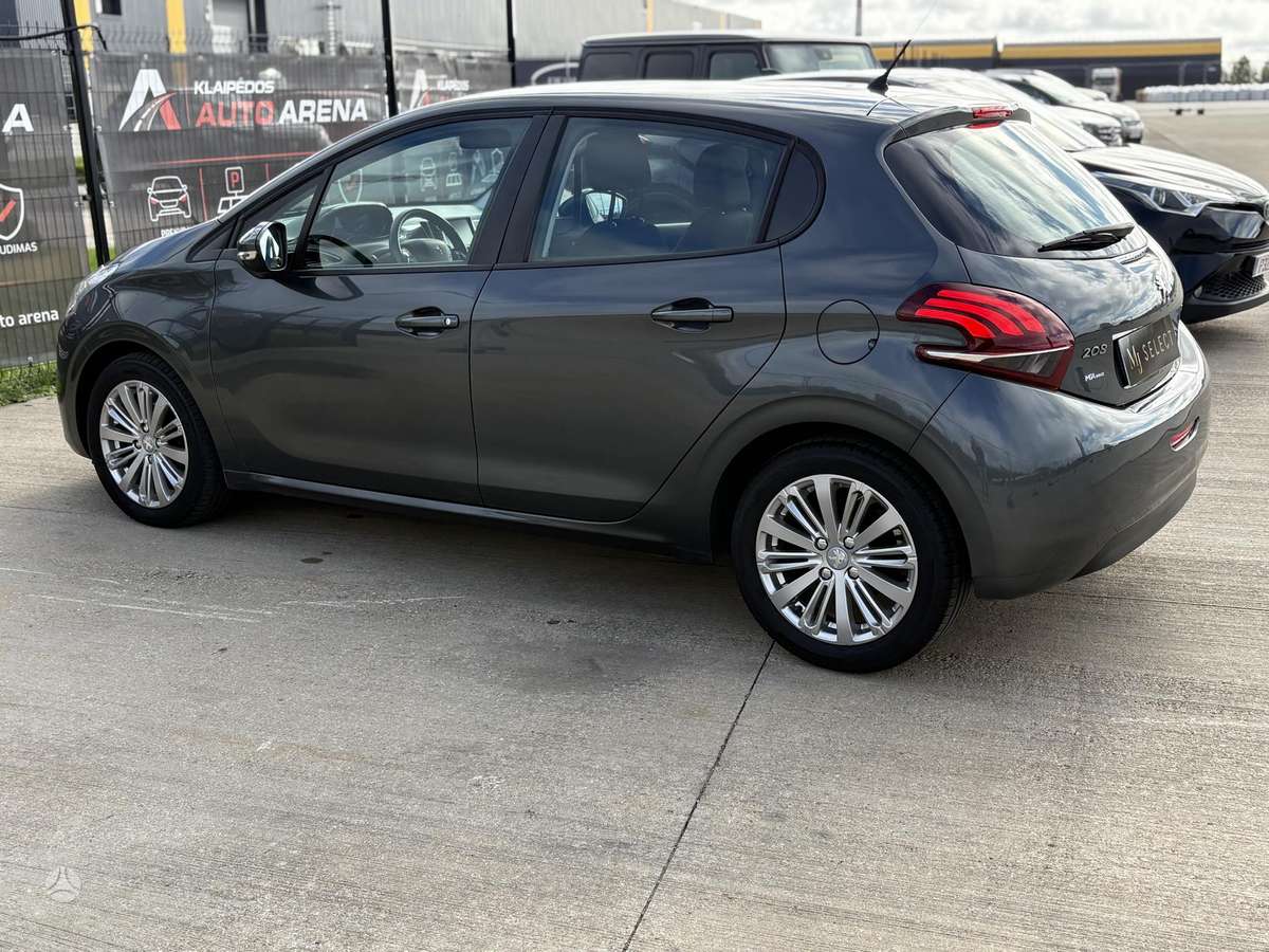 Peugeot 208, 1.2 l., hatchback