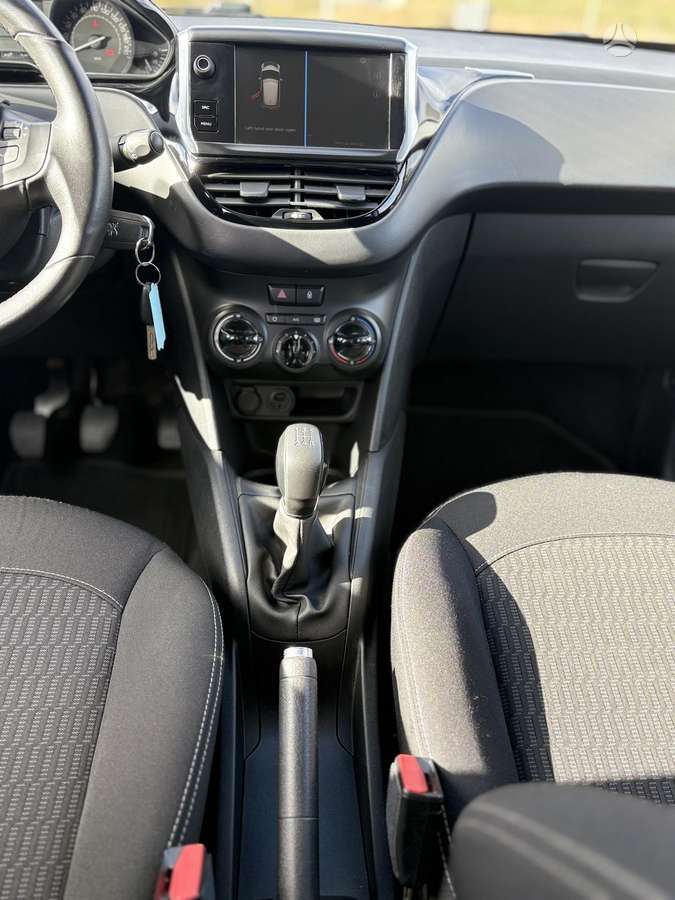Peugeot 208, 1.2 l., hatchback