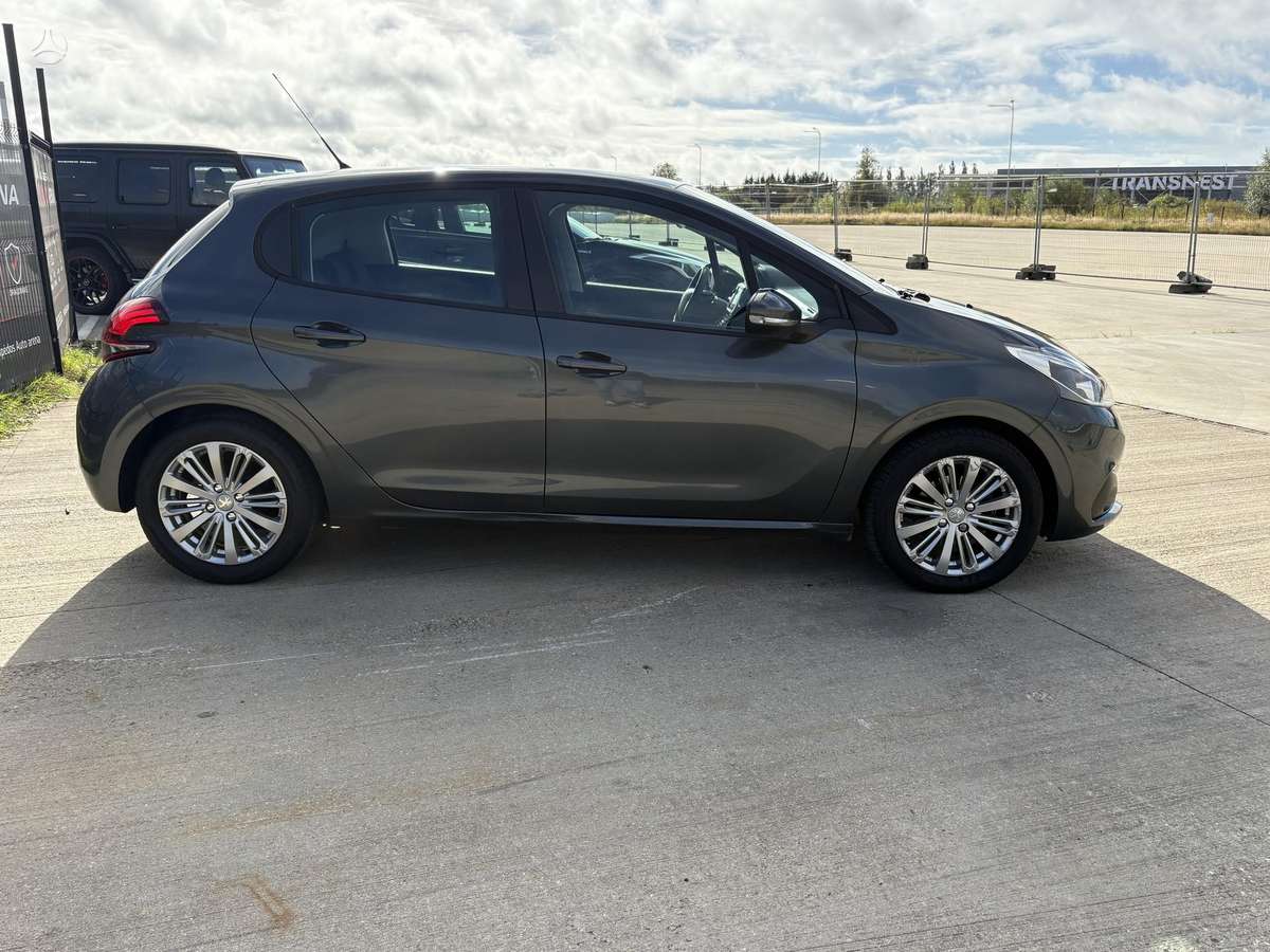 Peugeot 208, 1.2 l., hatchback