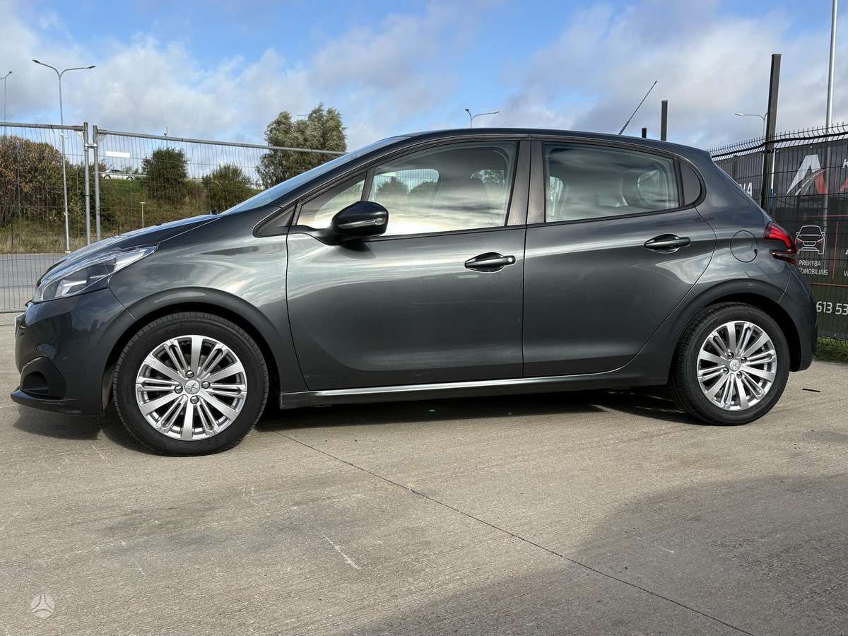 Peugeot 208, 1.2 l., hatchback
