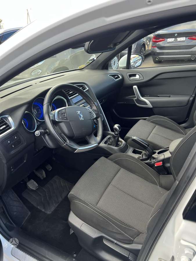 Citroen DS4, 1.6 l., hatchback