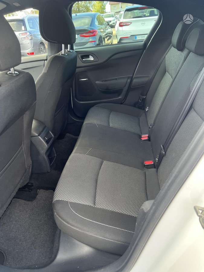 Citroen DS4, 1.6 l., hatchback