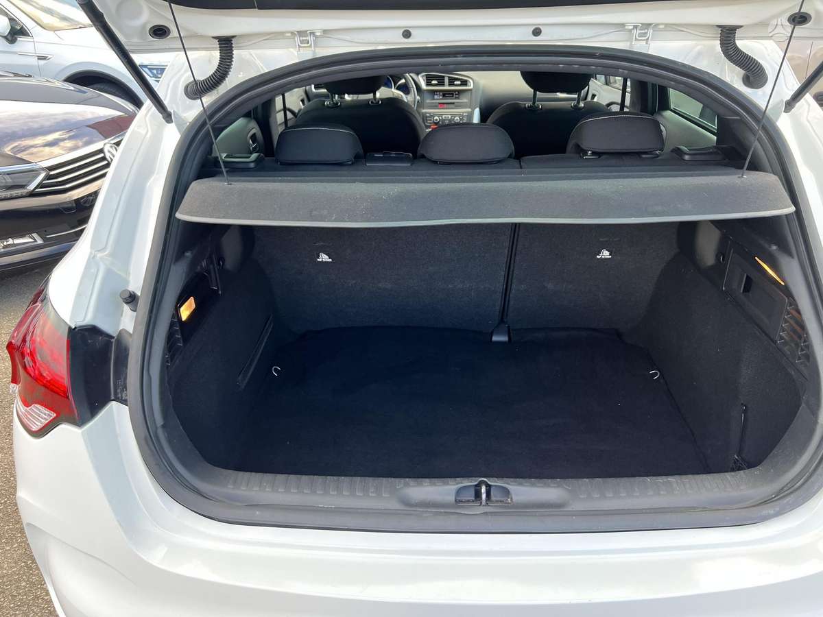 Citroen DS4, 1.6 l., hatchback