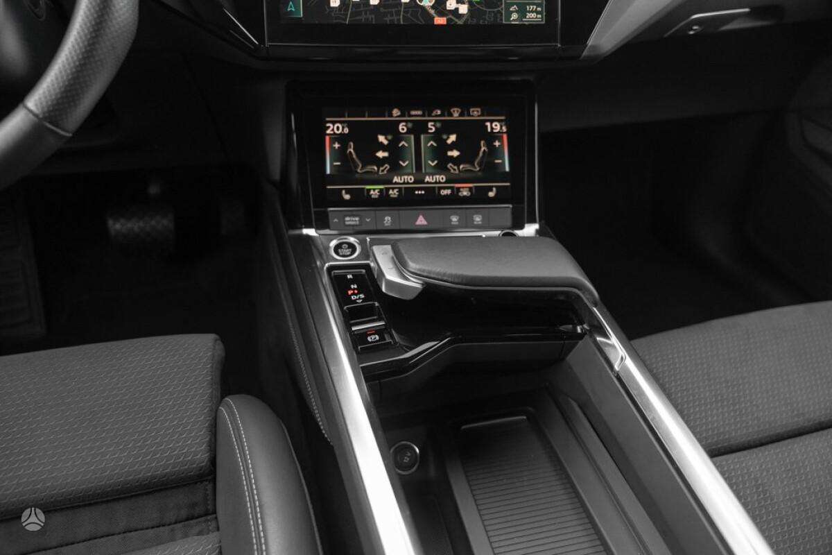 Audi e-tron Sportback, off-road / crossover