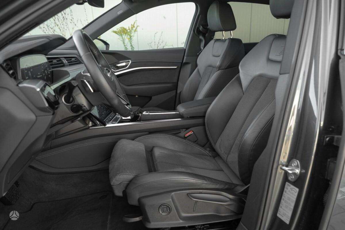Audi e-tron Sportback, off-road / crossover