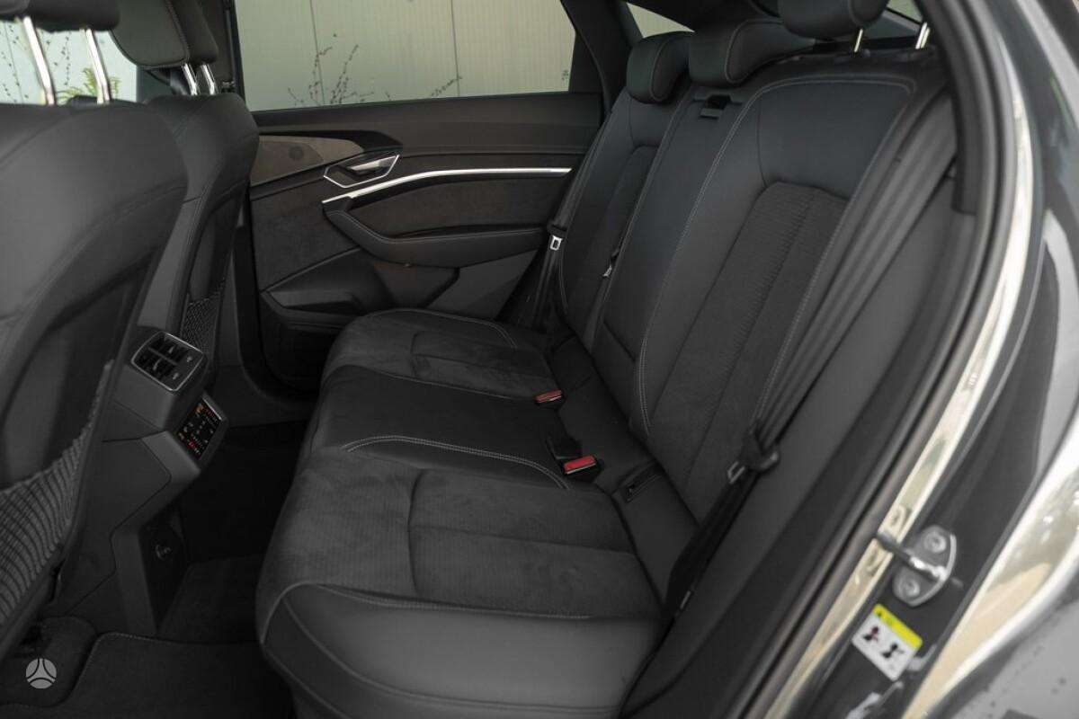 Audi e-tron Sportback, off-road / crossover