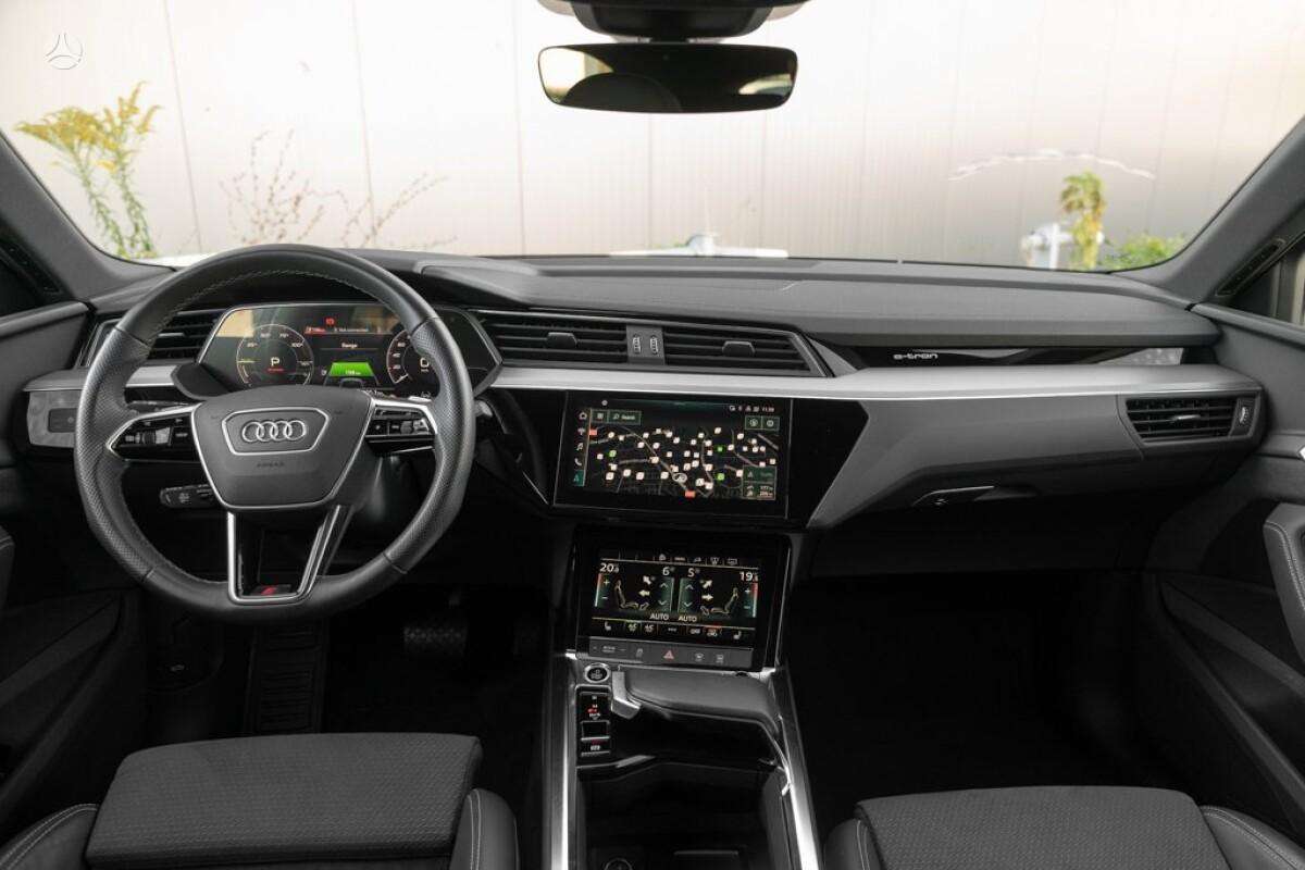 Audi e-tron Sportback, off-road / crossover