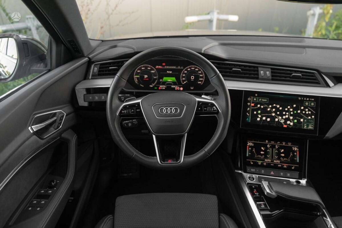 Audi e-tron Sportback, off-road / crossover