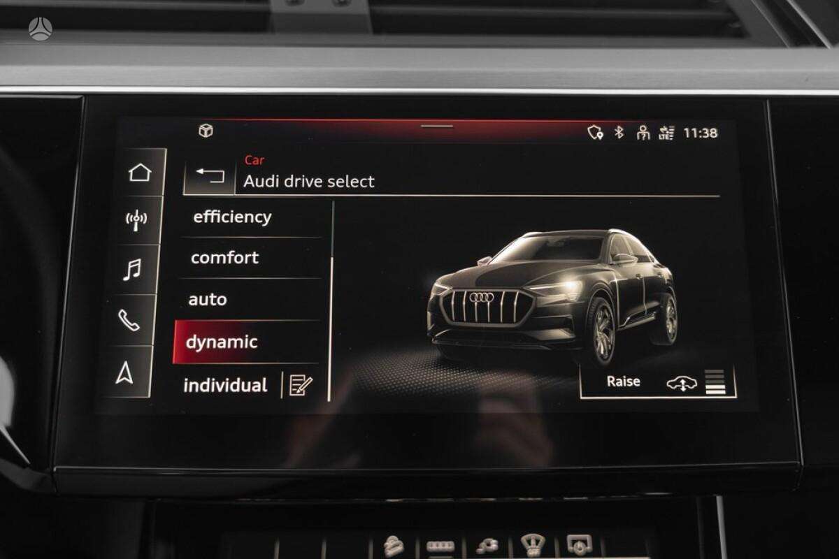 Audi e-tron Sportback, off-road / crossover