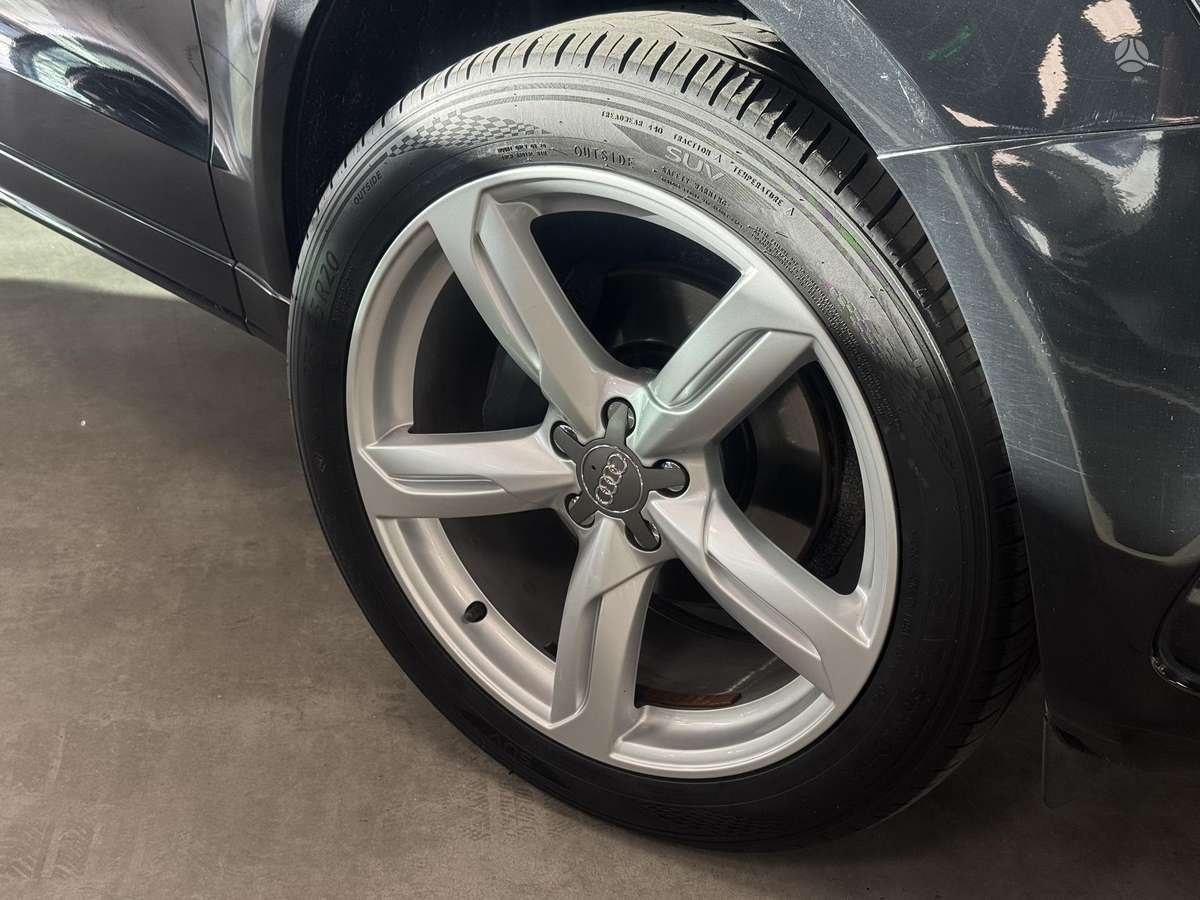 Audi Q5, 2.0 l., off-road / crossover